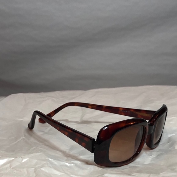Square Tortoiseshell Sunglasses - Picture 2 of 4